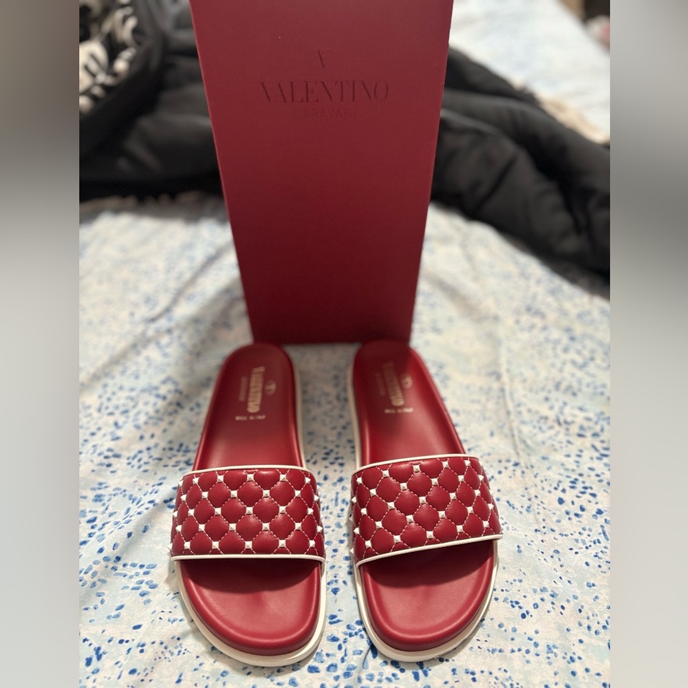 Valentino Garavani Rockstud Slides in Red and white - Picture 14 of 15